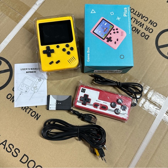 Portable Retro Video Game with 500 Classic FC Games 2.8-Inch Color Screen - Picture 3 of 3